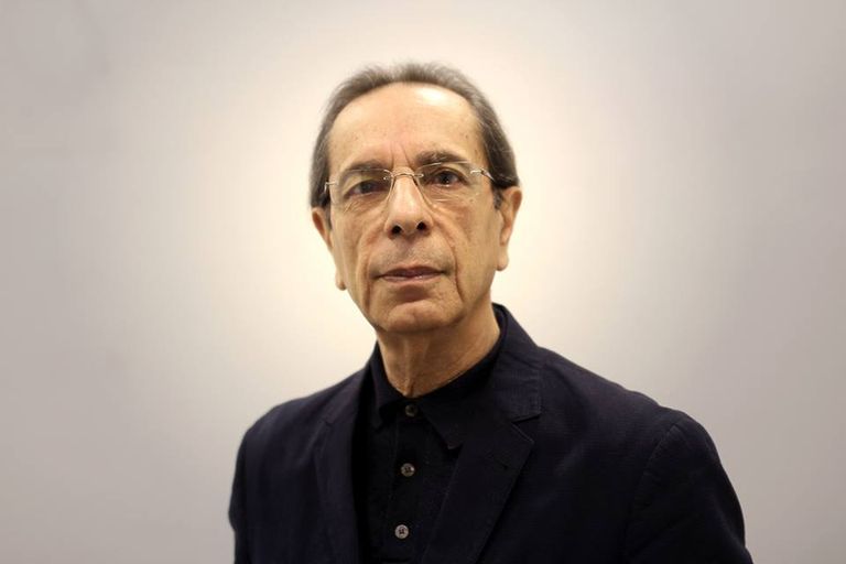 الروائي الفلسطيني ربعي المدهون يفوز بجائزة بوكر العربية 2016 في نسختها التاسعة