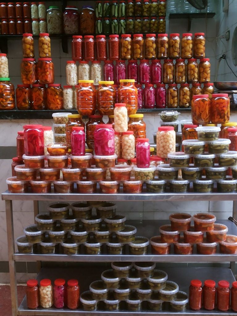 محل محمد برعي للمخللات في حي عابدين بالقاهرة