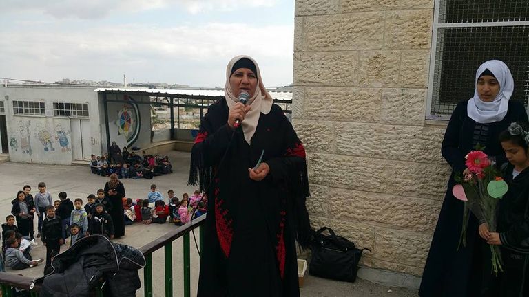 في عيد الام .. أبناء يفتقدن الأم.. وأمهات يفتقدن أبناءهم خلف القضبان