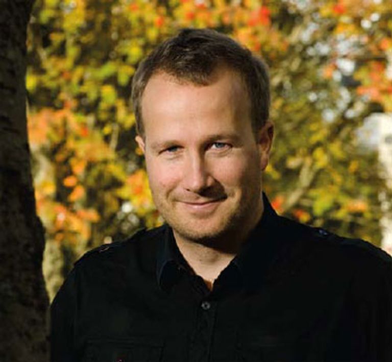 الروائي الأيسلندي أندريه سنير ماجنسون يترشح للانتخابات الرئاسية في بلاده 2016