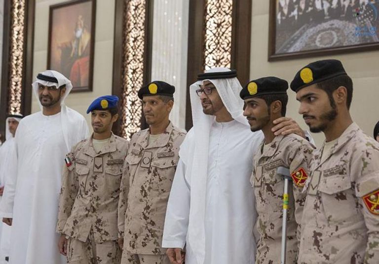 محمد بن زايد يستقبل الطلبة الأوائل 