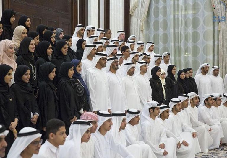 محمد بن زايد يستقبل الطلبة الأوائل 