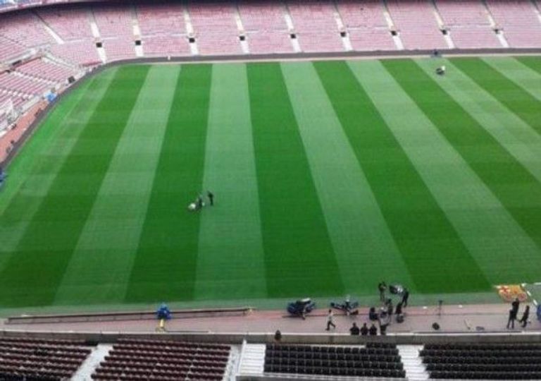 ملعب كامب نو يستعد للمباراة