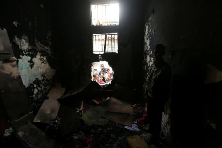 من داخل منزل الهندي الذي تعرض للحرق