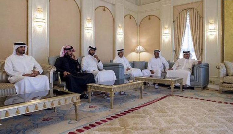 محمد بن زايد مع ملك البحرين