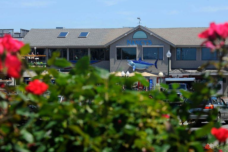 ساشا عاملة في مطعم للمأكولات