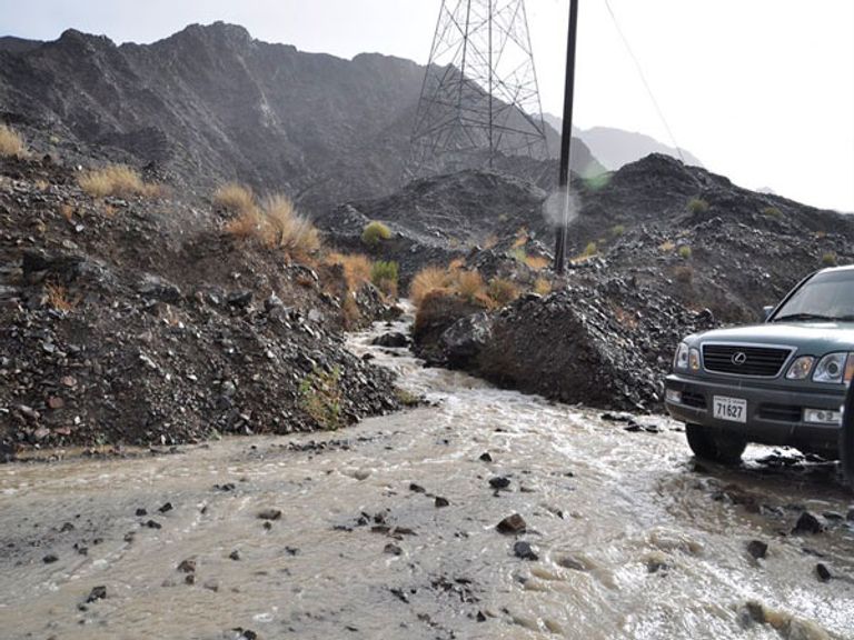مناطق مختلفة شهدت سقوط أمطار غزيرة وحبات البرد