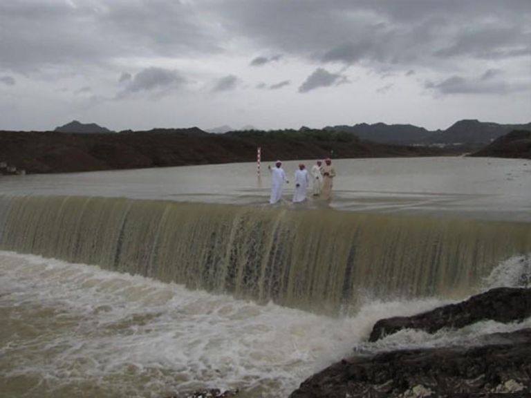 مناطق مختلفة شهدت سقوط أمطار غزيرة وحبات البرد