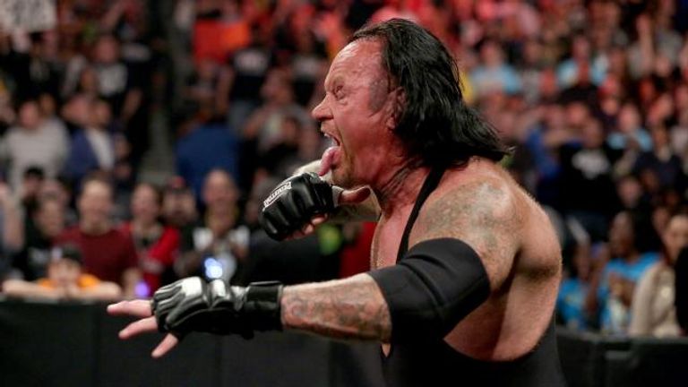 أندرتيكر يدخل الساحة