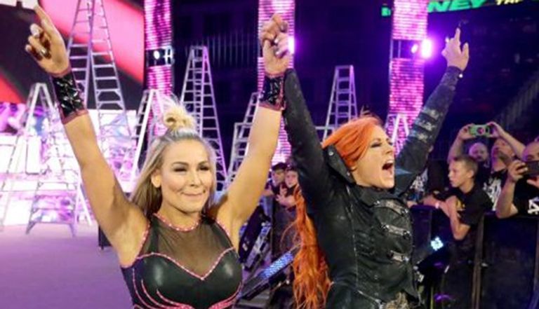 تشارلوت ودانا بروك بعد الفوز