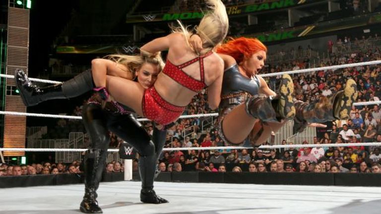 نزال جون سينا وإيه جيه ستايلز