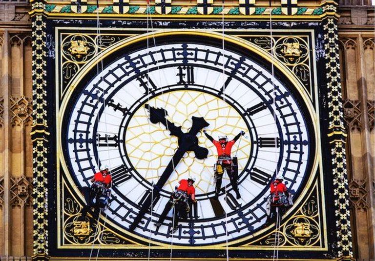 في هذه الصور نتأمل في وجوه الفلاحين والصيادين ورجال الأعمال وعمال النظافة 