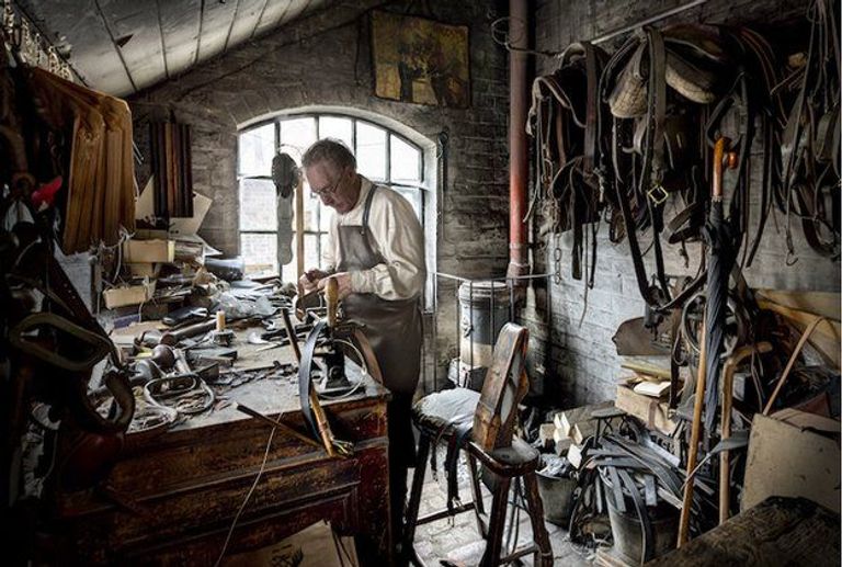 في هذه الصور نتأمل في وجوه الفلاحين والصيادين ورجال الأعمال وعمال النظافة 