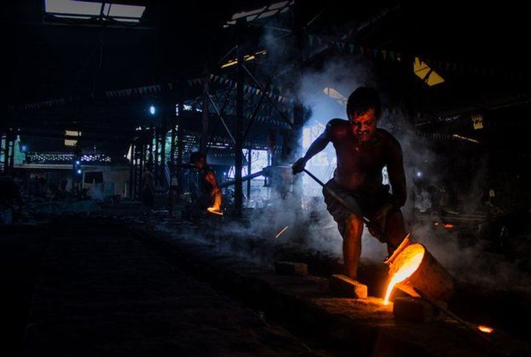 في هذه الصور نتأمل في وجوه الفلاحين والصيادين ورجال الأعمال وعمال النظافة 