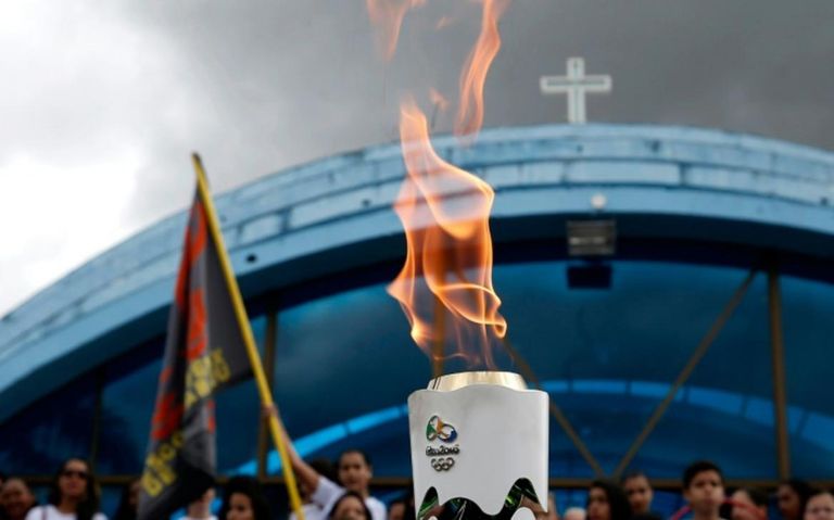 جزء من معرض شارك فيه عشرات الفنانين أبرز العنف الذي تمارسه الشرطة ضد الفقراء في ثاني أكبر مدن البرازيل