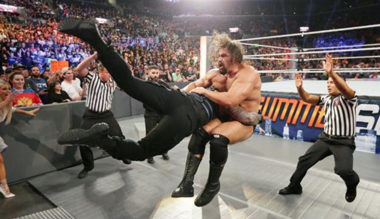 رومان رينز يطير ليضرب روسيف