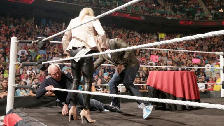 ستيفاني ماكمان تصفع ريك فلير بشدة