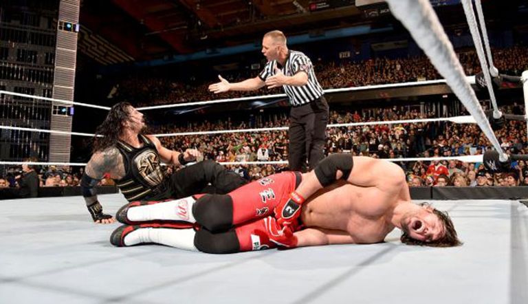 رينز بعد توجيه ضربة غير قانونية إلى ستايلز