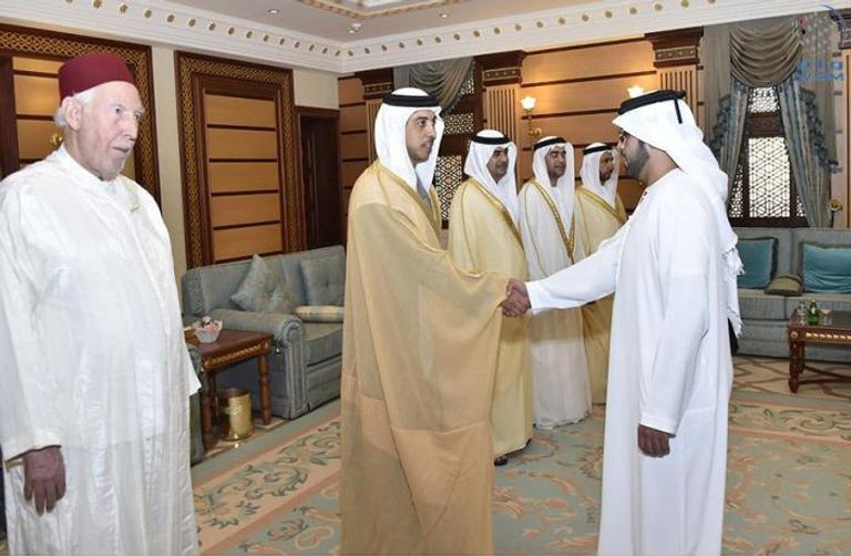 الشيخ منصور بن زايد مع القضاه ووكلاء النيابة الجدد