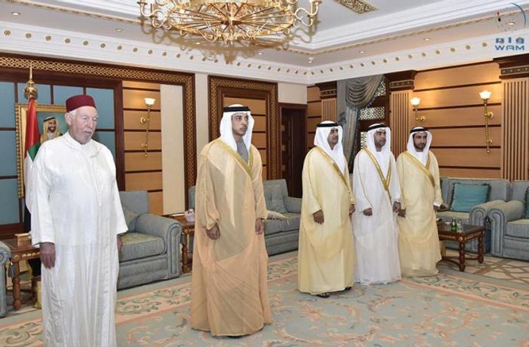 الشيخ منصور بن زايد مع القضاه ووكلاء النيابة الجدد