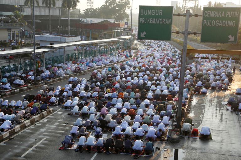 جانب من صلاة عيد الفطر في جاكرتا