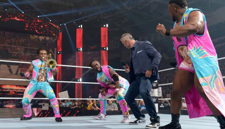 شين ماكمان يندمج في الرقص مع فريق نيو داي