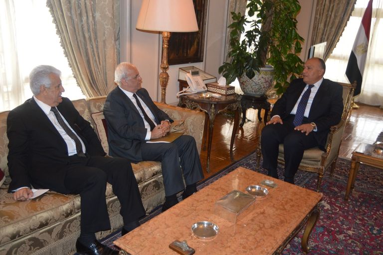 سامح شكرى وصائب عريقات