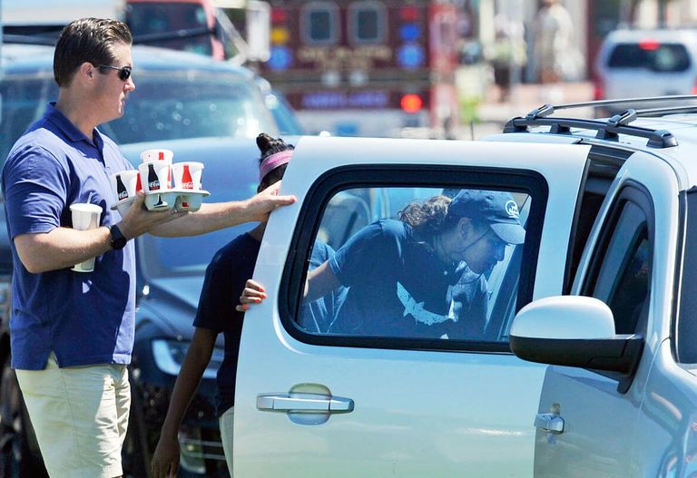 ساشا عاملة في مطعم للمأكولات