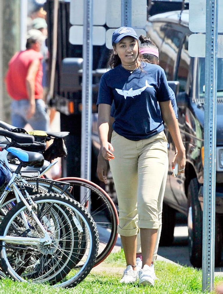 ساشا عاملة في مطعم للمأكولات