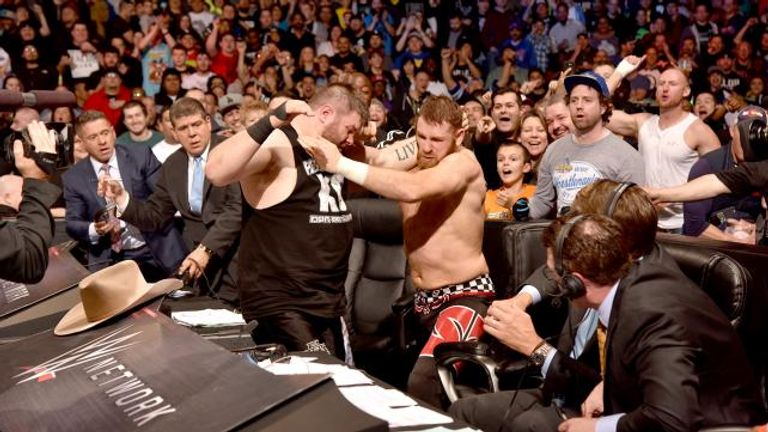 سيزارو يوجه ضربات قوية إلى ذا ميز