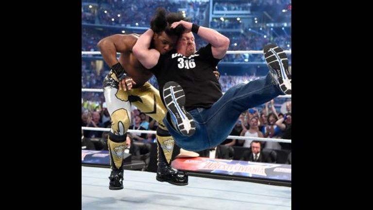 ستون كولد ستيف أوستن يوجه ضربة قاضية إلى زافير وودز