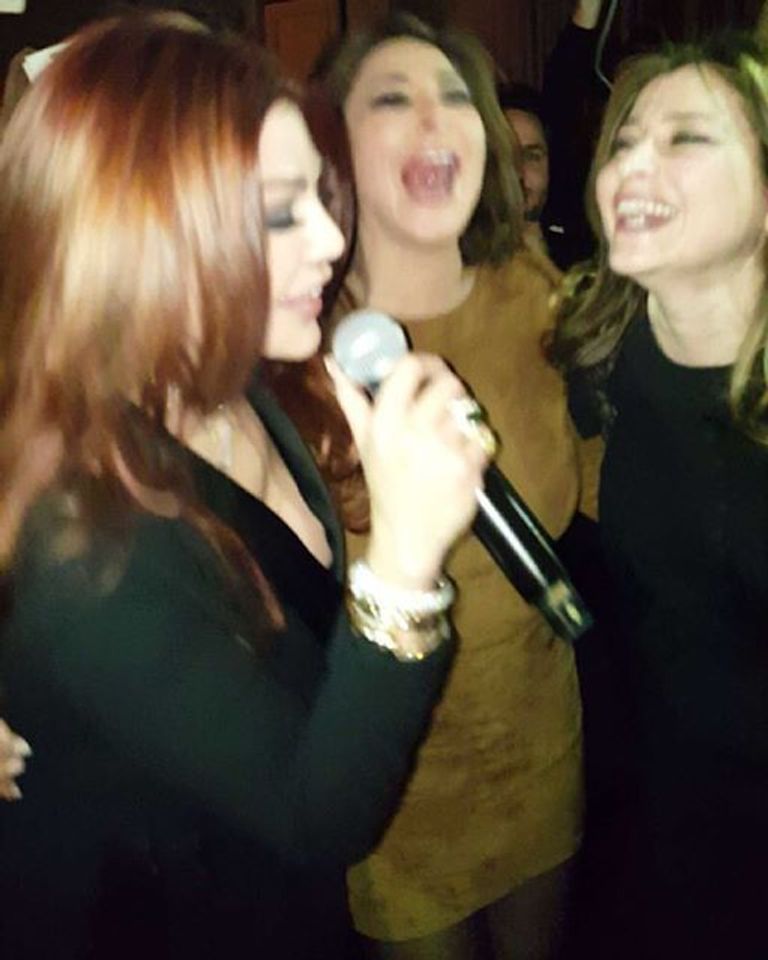 سيلفي النجمتان اللبنانيتان هيفاء وهبي وإليسا