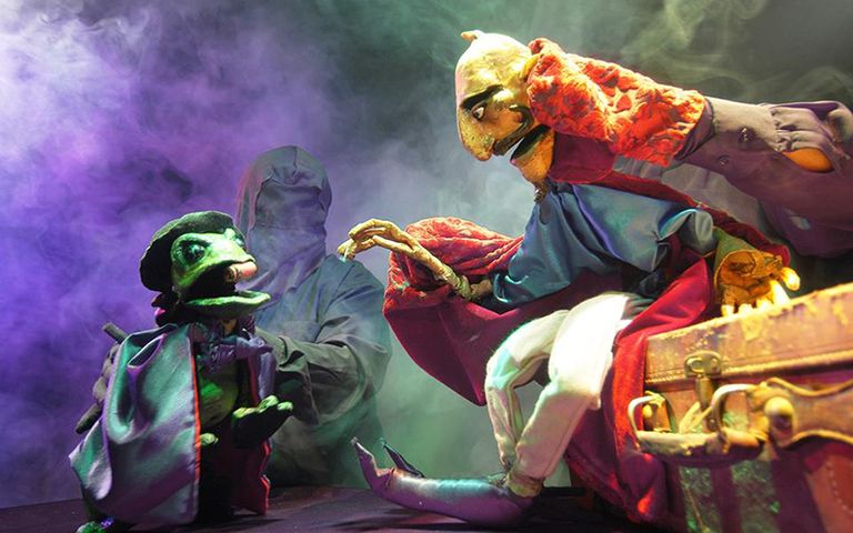 المسرح الذي قدم أكثر من 150 مسرحية من إنتاجه الخاص.. تُرك وحيدًا