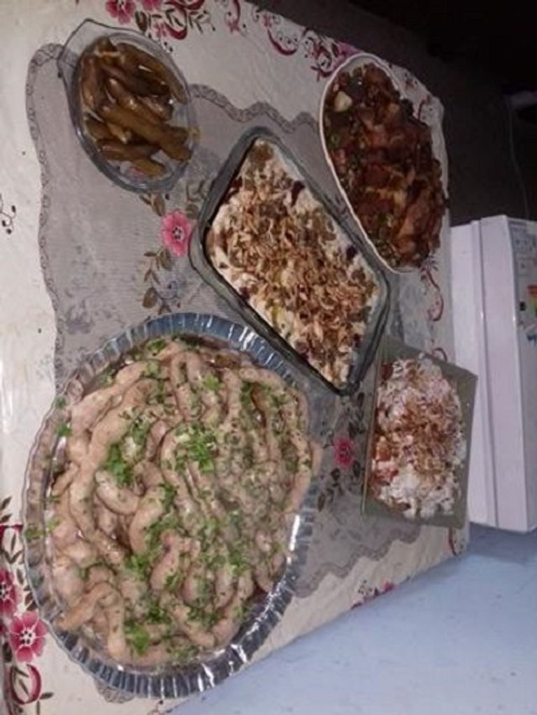 صورة سيدات يطبخن