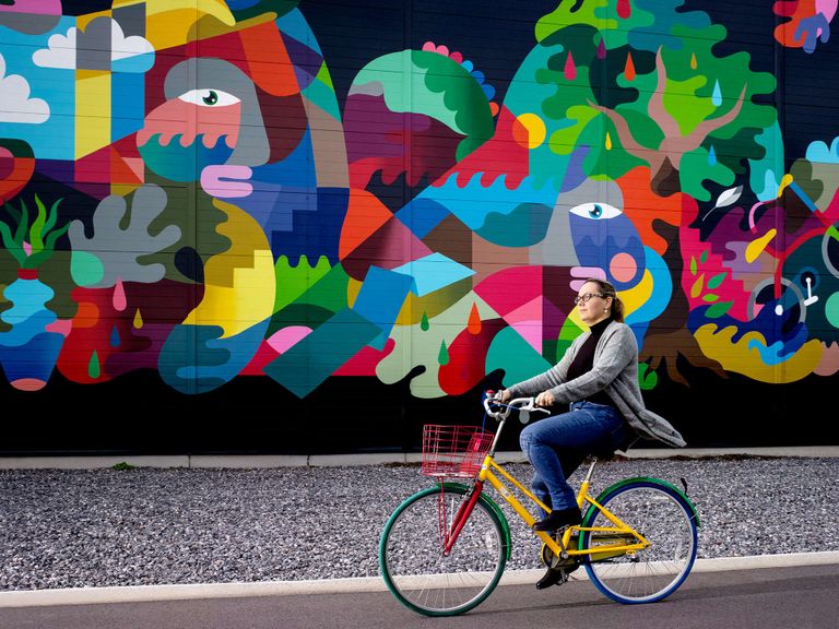 مركز بيانات جوجل في بلجيكا يتحول إلى قطعة فنية