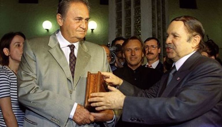 ربطت روجي حنين علاقة صداقة بالرئيس الجزائري عبدالعزيز بوتفليقة