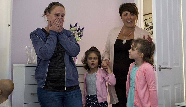 العائلة مذهولة من جمال المنزل بعد العودة