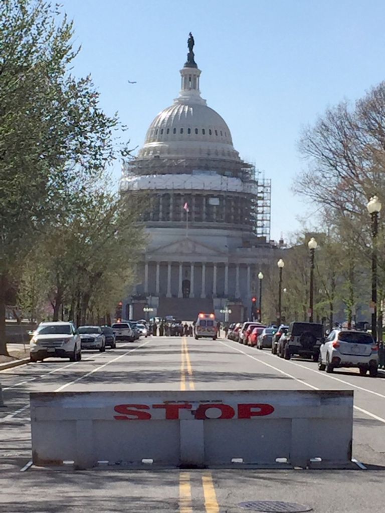 إغلاق البيت الأبيض بعد الحادث