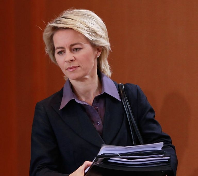 سيدات تشغلن منصب وزير الدفاع