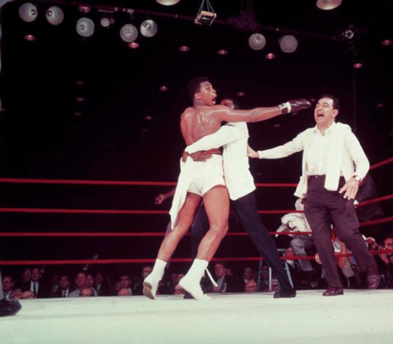 محمد علي كلاي توفي بعد صراع مع 