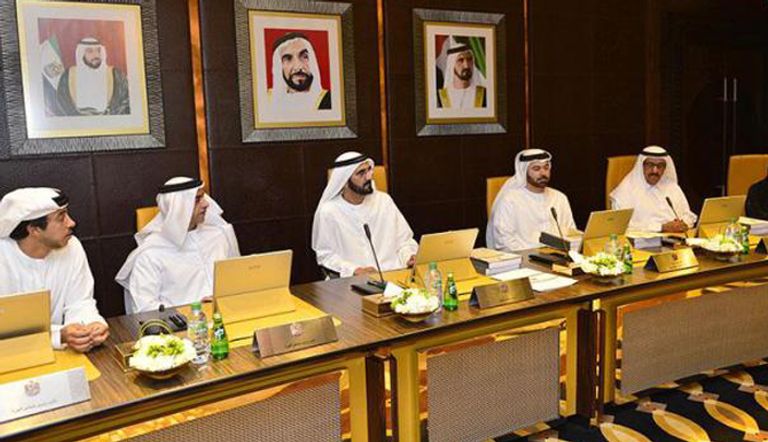 الشيخ محمد بن راشد خلال جلسة مجلس الوزراء اليوم (وام)