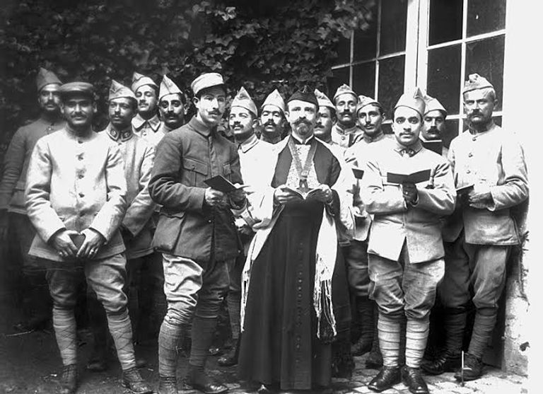 دفن الممثل الفرنسي اليهودي روجي حنين في مقبرة يهودية بالعاصمة