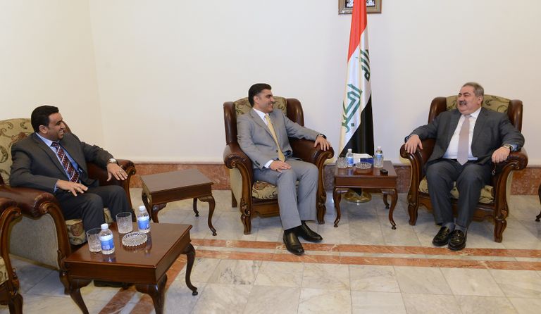 وزير المالية العراقي  خلال استقباله سفير السعودية ببغداد