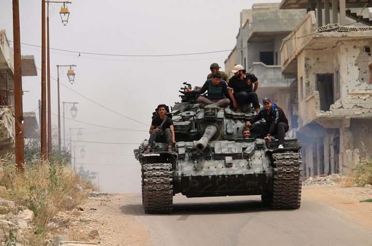 داعش يقطع طريق الإمداد الرئيسي بين حمص وتدمر