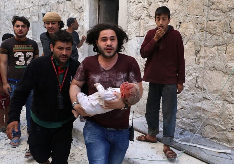 معاناة سكان حلب جراء القصف المستمر على المدينة