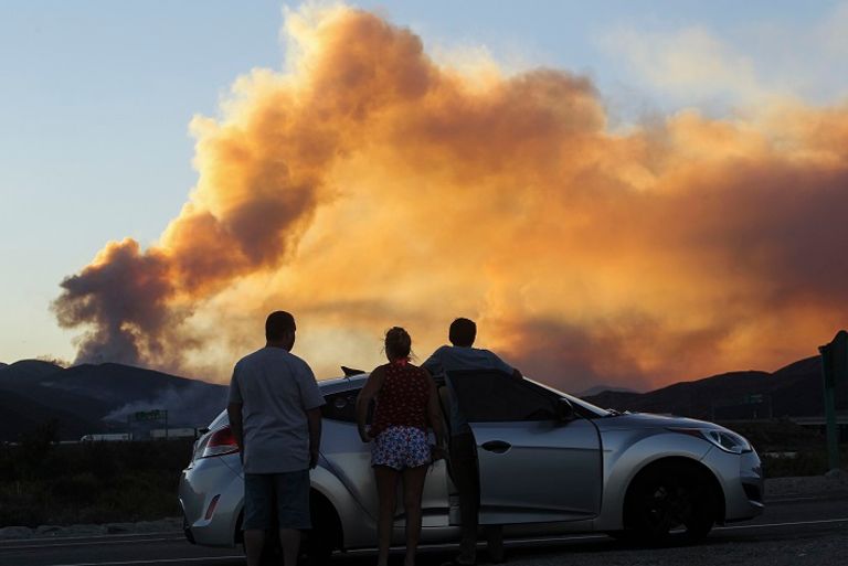 سحابة من الدخان الناجم عن حريق غابات كاليفورنيا