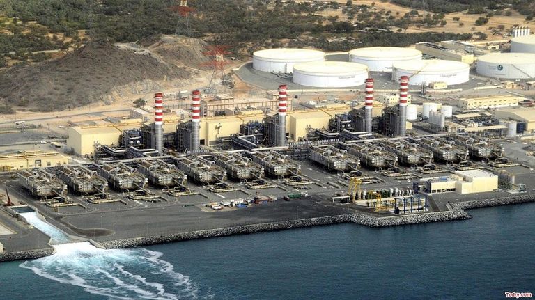 تراجع إيرادات عمان مع هبوط أسعار النفط