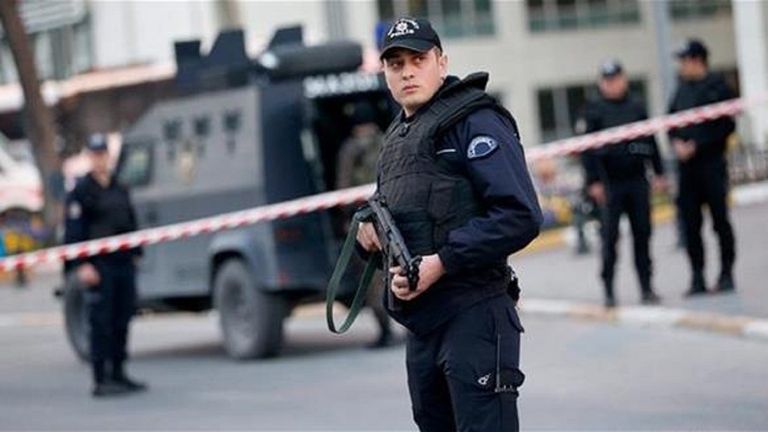 أحد أفراد الأمن التركي