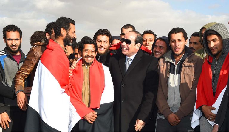 الرئيس السيسى يستقبل العائدين من ليبيا 