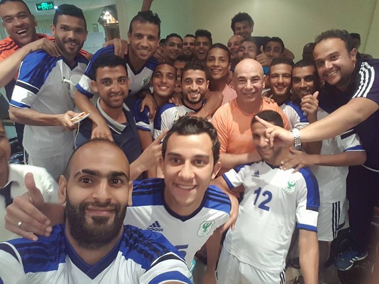 فريق المصري يحتفل بتأهل الأهلي إلى المباراة النهائية لبطولة كأس مصر